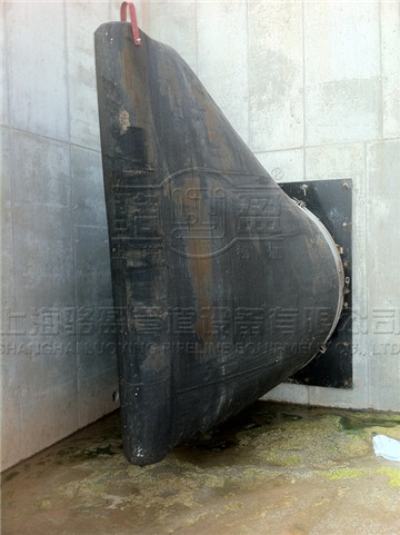 彎嘴<a href=http://m.xbkjo.com/ target=_blank class=infotextkey><a href=http://m.xbkjo.com target=_blank class=infotextkey>卡箍式鴨嘴閥</a></a>的特點